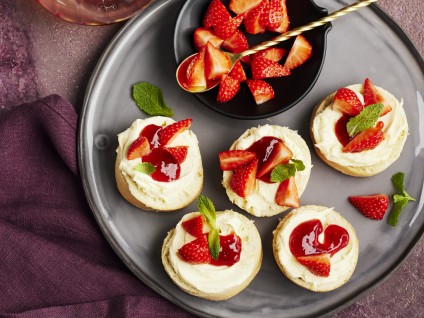 Champagner Afternoon Tea Set for four by Post