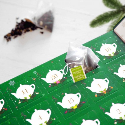 ETS - TEE ADVENTSKALENDER MIT SCHLEIFE "GRÜN", 25 BOXEN MIT BIO-TEES IN HOCHWERTIGEN PYRAMIDEN-TEEBEUTELN