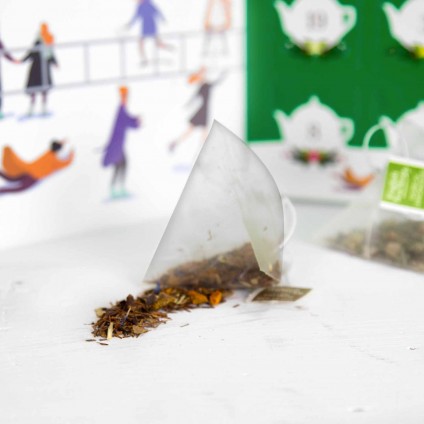 ETS - TEE ADVENTSKALENDER MIT SCHLEIFE "GRÜN", 25 BOXEN MIT BIO-TEES IN HOCHWERTIGEN PYRAMIDEN-TEEBEUTELN