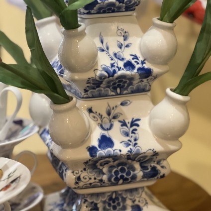 Tulip vase in three parts