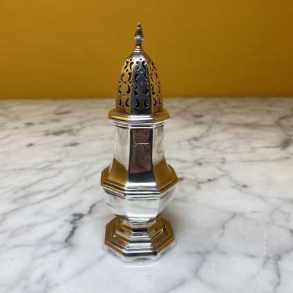 Sugar shaker
