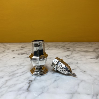 Sugar shaker