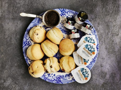 Champagner Afternoon Tea Set for four by Post
