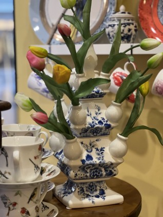 Tulip vase in three parts